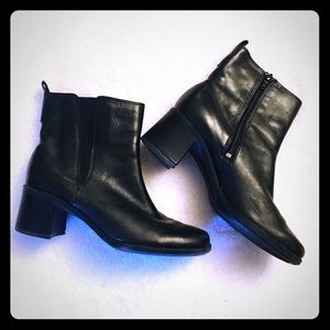 Clark - women’s Chelsea style boots !